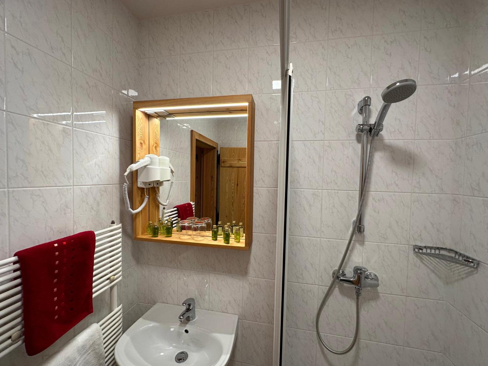 Hotel Surc Kranjska Gora Esterno foto