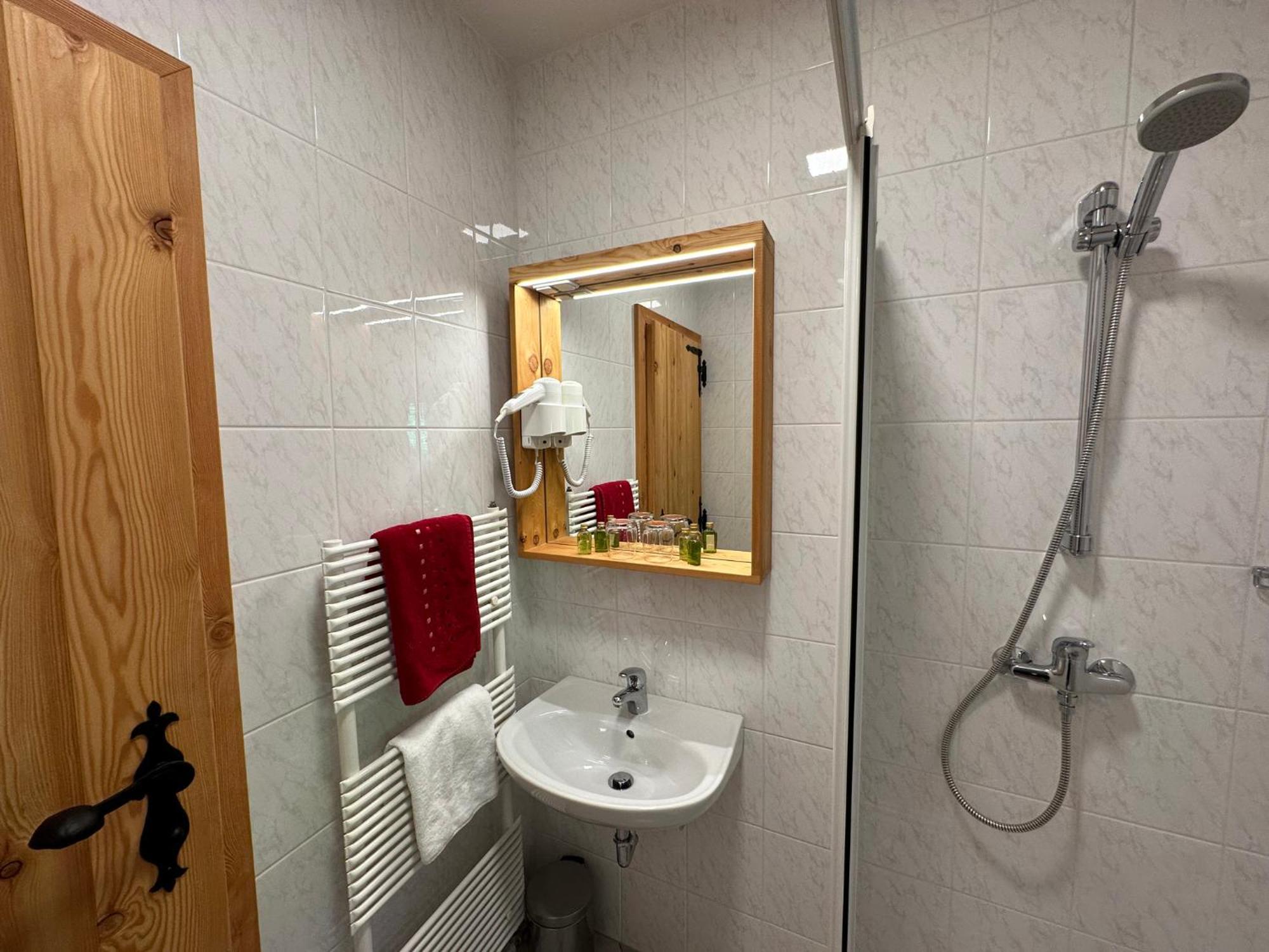 Hotel Surc Kranjska Gora Esterno foto