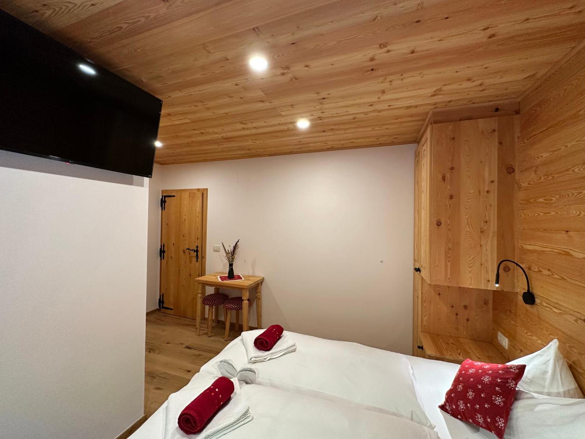 Hotel Surc Kranjska Gora Esterno foto