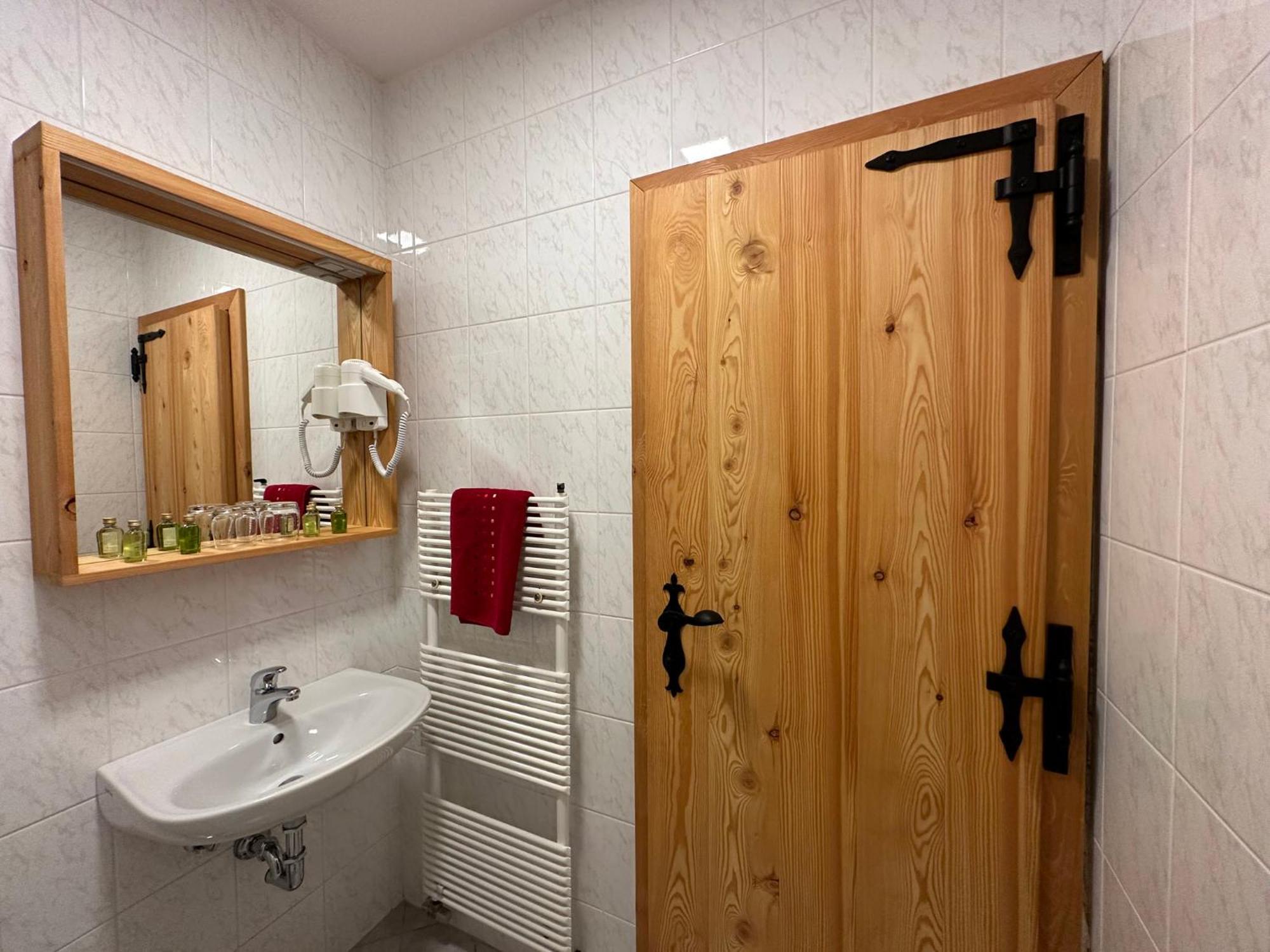 Hotel Surc Kranjska Gora Esterno foto