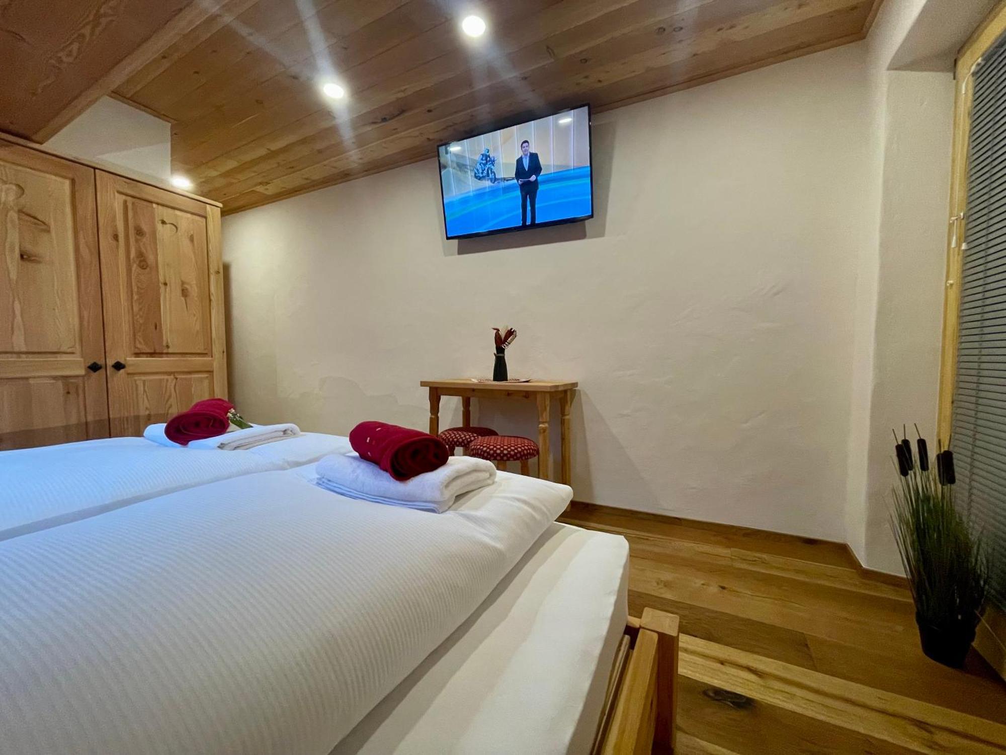 Hotel Surc Kranjska Gora Esterno foto